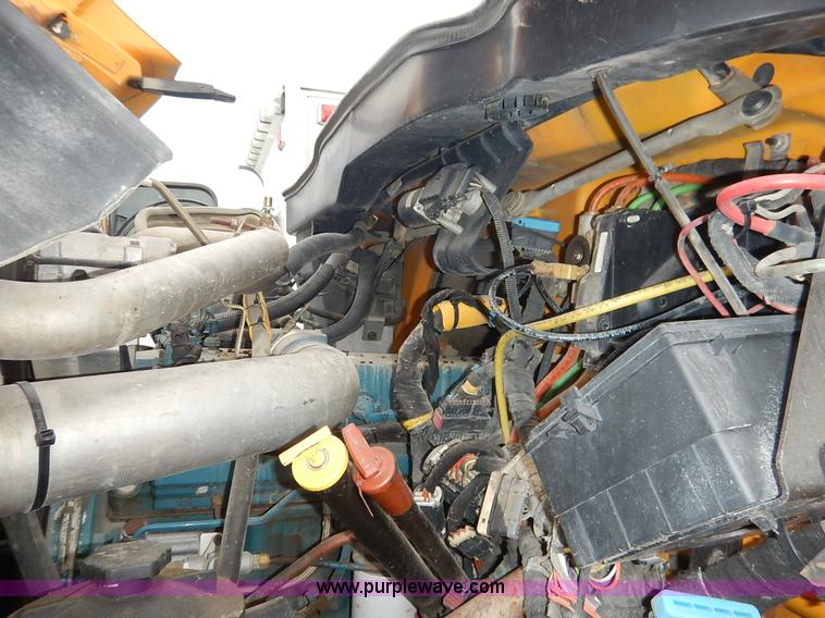 image for item J6396 2004 International 7400 dump truck