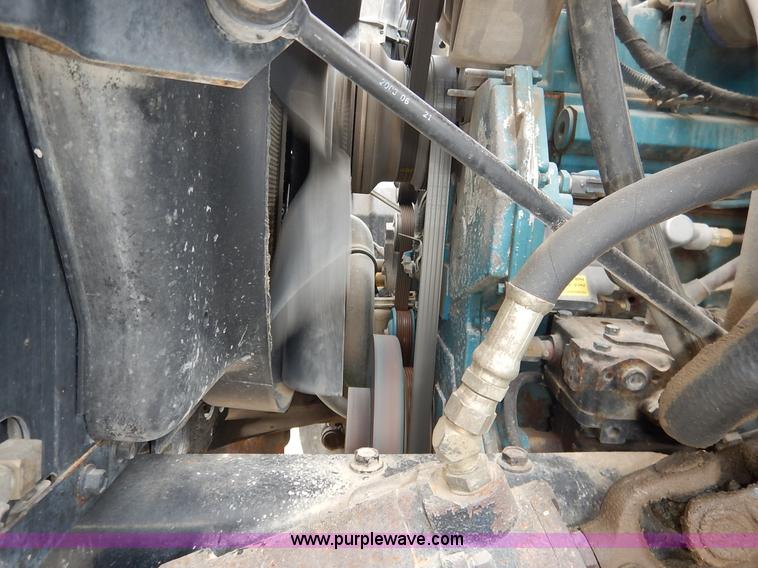 image for item J6396 2004 International 7400 dump truck