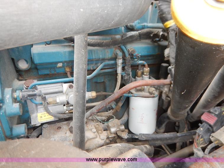 image for item J6396 2004 International 7400 dump truck