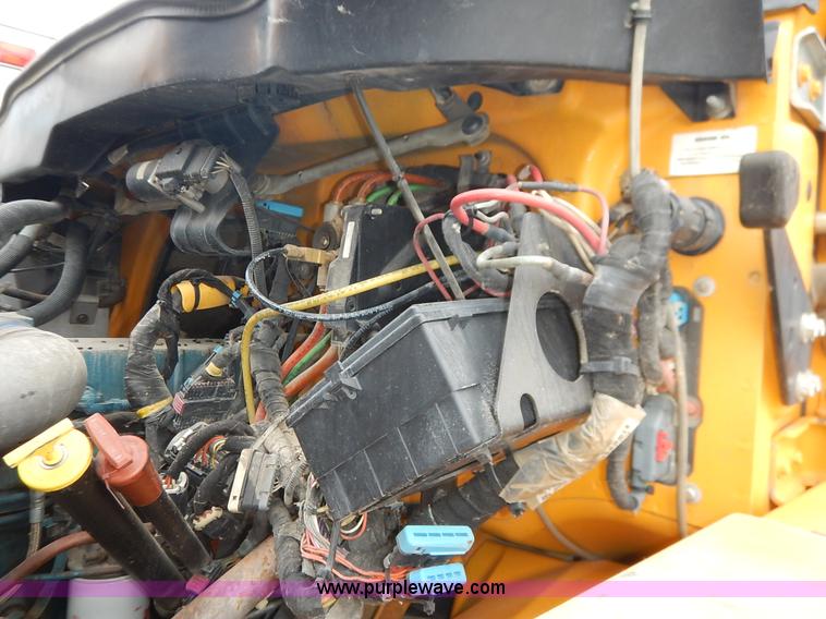 image for item J6396 2004 International 7400 dump truck