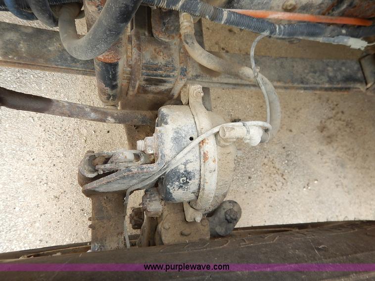 image for item J6396 2004 International 7400 dump truck