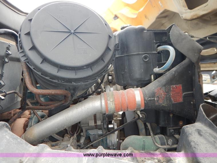 image for item J6396 2004 International 7400 dump truck