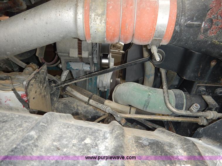 image for item J6396 2004 International 7400 dump truck