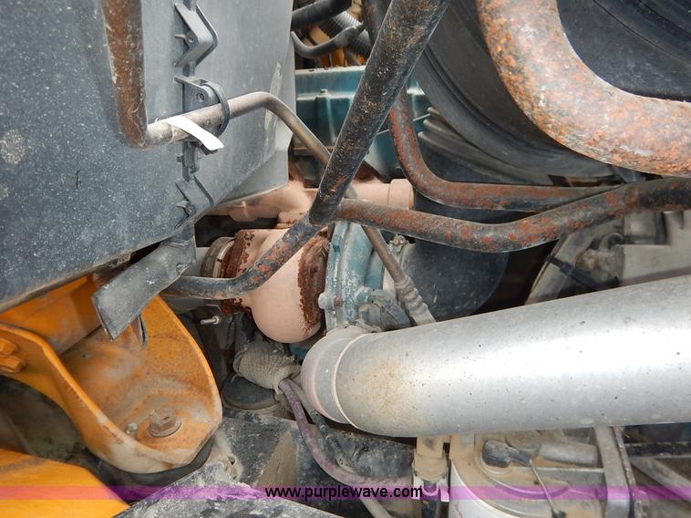 image for item J6396 2004 International 7400 dump truck