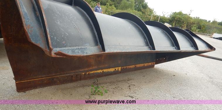 image for item J6396 2004 International 7400 dump truck