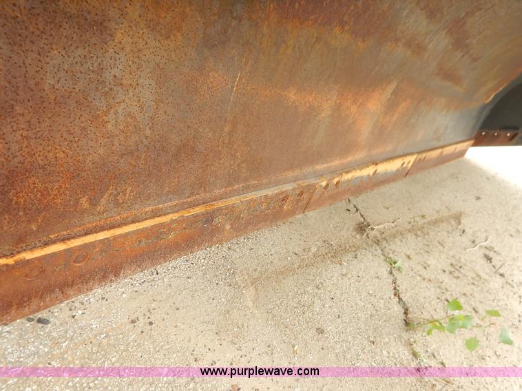 image for item J6396 2004 International 7400 dump truck