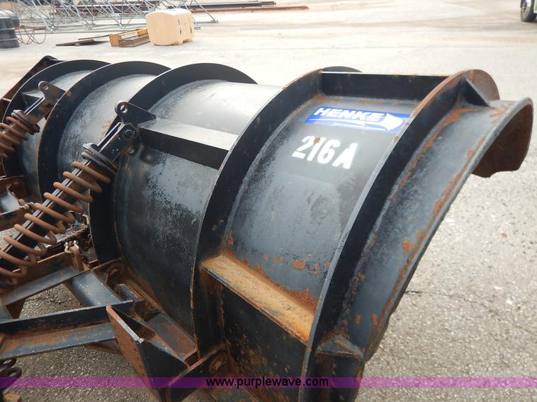 image for item J6396 2004 International 7400 dump truck