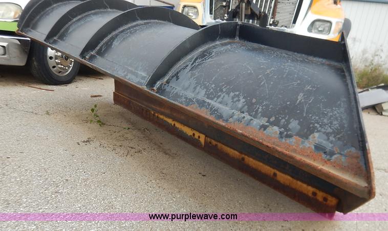 image for item J6396 2004 International 7400 dump truck