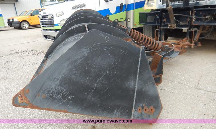 image for item J6396 2004 International 7400 dump truck