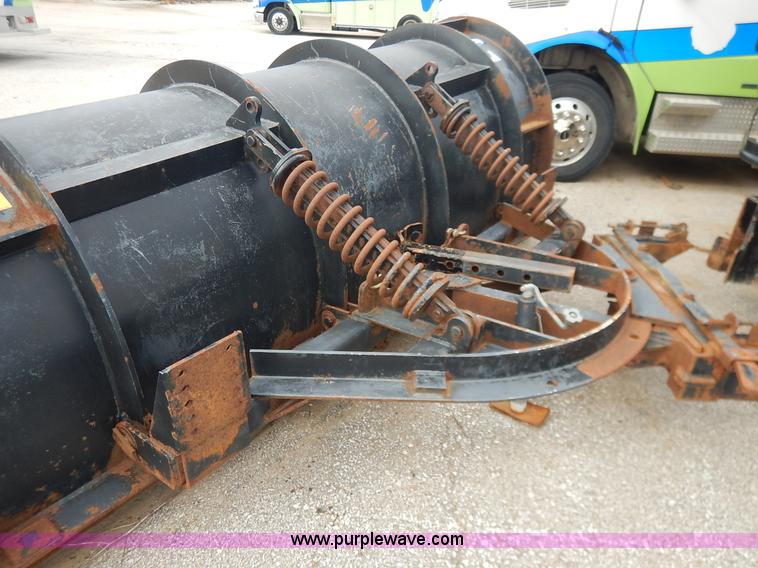 image for item J6396 2004 International 7400 dump truck