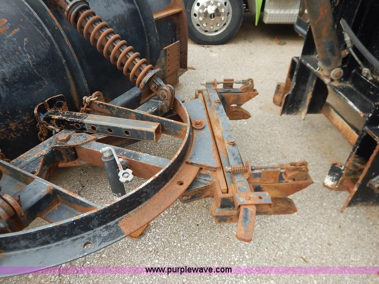 image for item J6396 2004 International 7400 dump truck