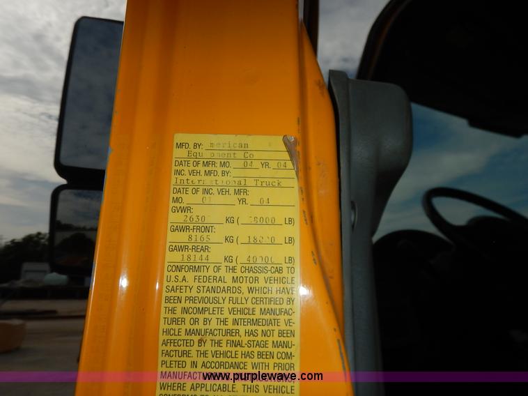 image for item J6396 2004 International 7400 dump truck