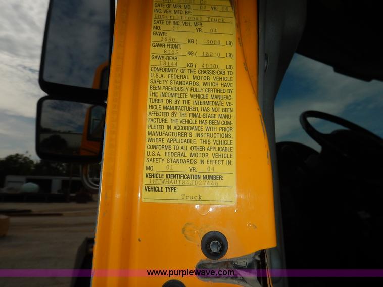 image for item J6396 2004 International 7400 dump truck