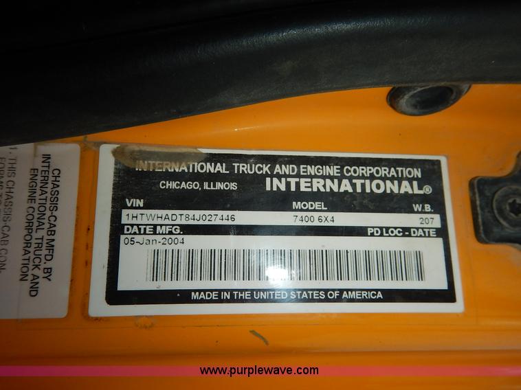 image for item J6396 2004 International 7400 dump truck