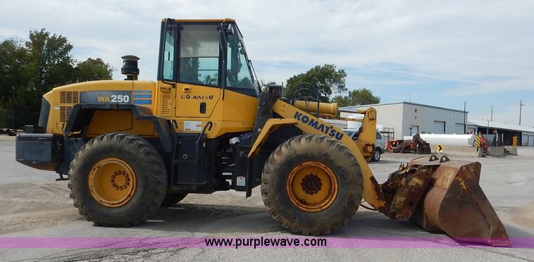 image for item J6397 2004 Komatsu WA250-5L wheel loader