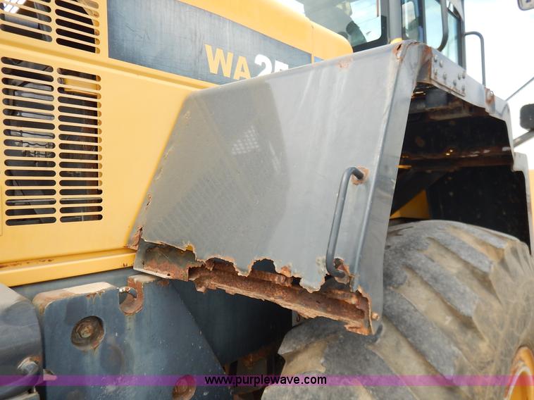 image for item J6397 2004 Komatsu WA250-5L wheel loader
