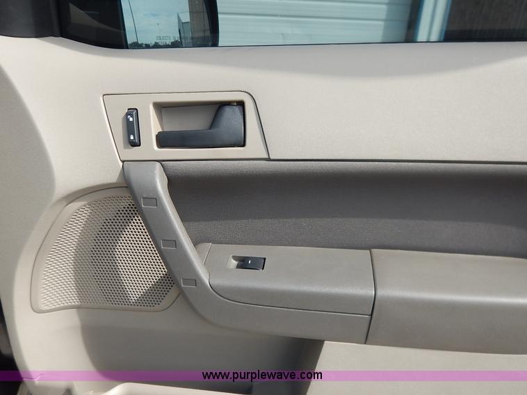 image for item J6399 2009 Ford Focus SE