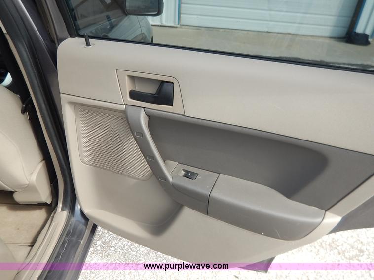 image for item J6399 2009 Ford Focus SE