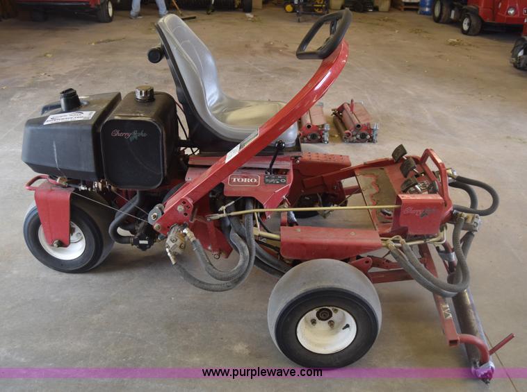 image for item J8039 Toro Greensmaster 3050 Triplex lawn mower