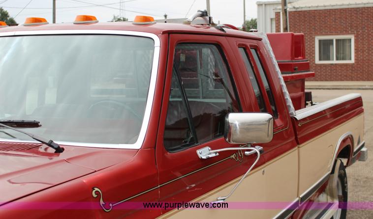 image for item K1194 1986 Ford F250 XLT SuperCab fire truck