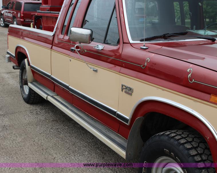 image for item K1194 1986 Ford F250 XLT SuperCab fire truck