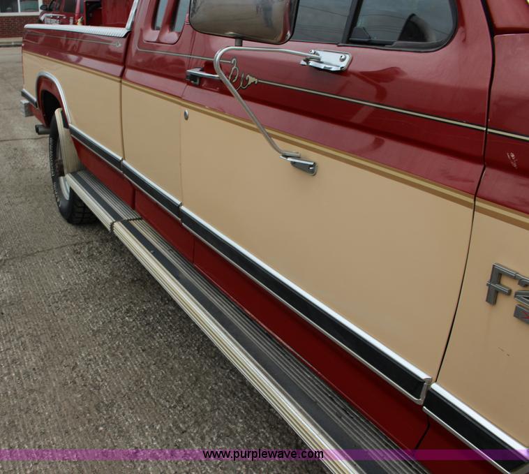 image for item K1194 1986 Ford F250 XLT SuperCab fire truck