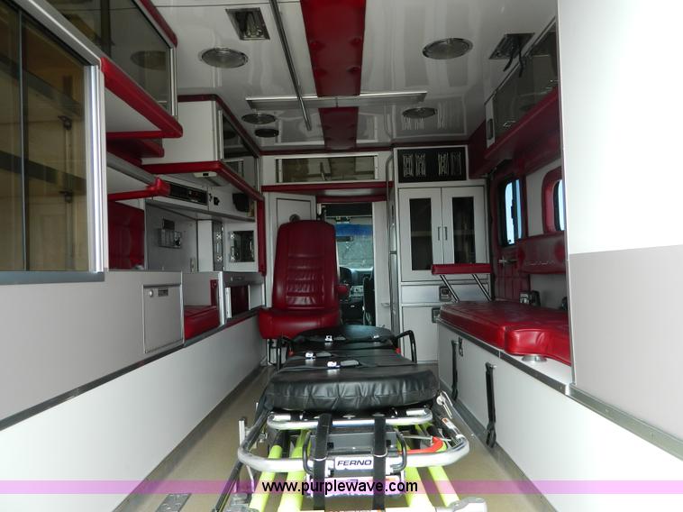 image for item K8186 1993 Ford Econoline E350 ambulance