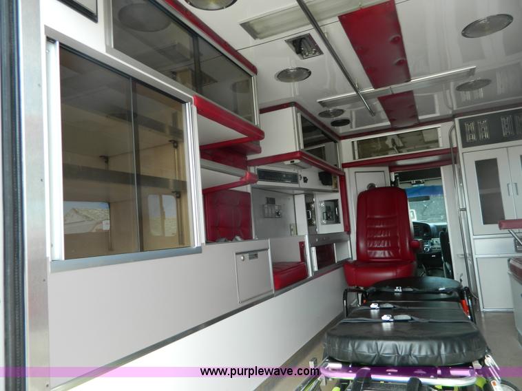 image for item K8186 1993 Ford Econoline E350 ambulance