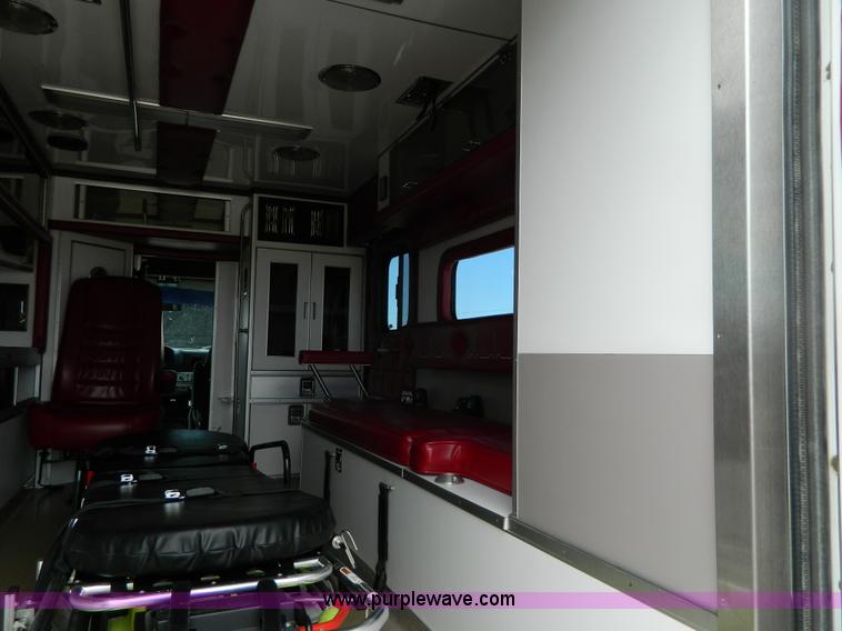 image for item K8186 1993 Ford Econoline E350 ambulance