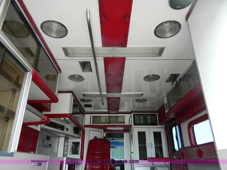 image for item K8186 1993 Ford Econoline E350 ambulance