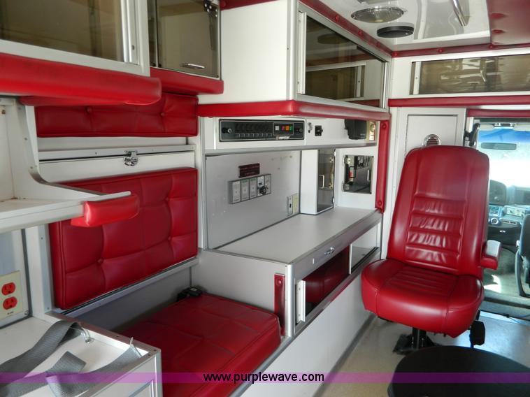 image for item K8186 1993 Ford Econoline E350 ambulance