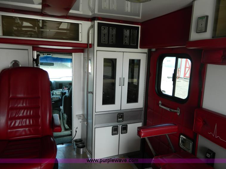 image for item K8186 1993 Ford Econoline E350 ambulance