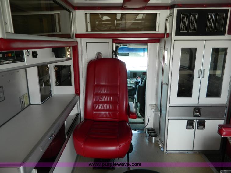 image for item K8186 1993 Ford Econoline E350 ambulance