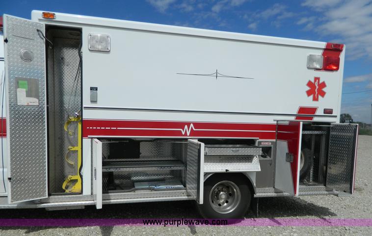 image for item K8186 1993 Ford Econoline E350 ambulance