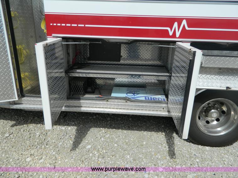 image for item K8186 1993 Ford Econoline E350 ambulance