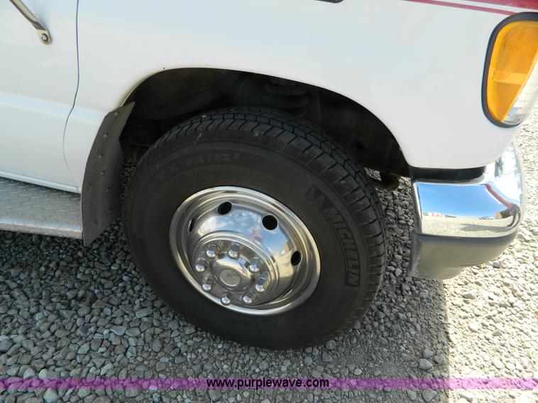 image for item K8186 1993 Ford Econoline E350 ambulance