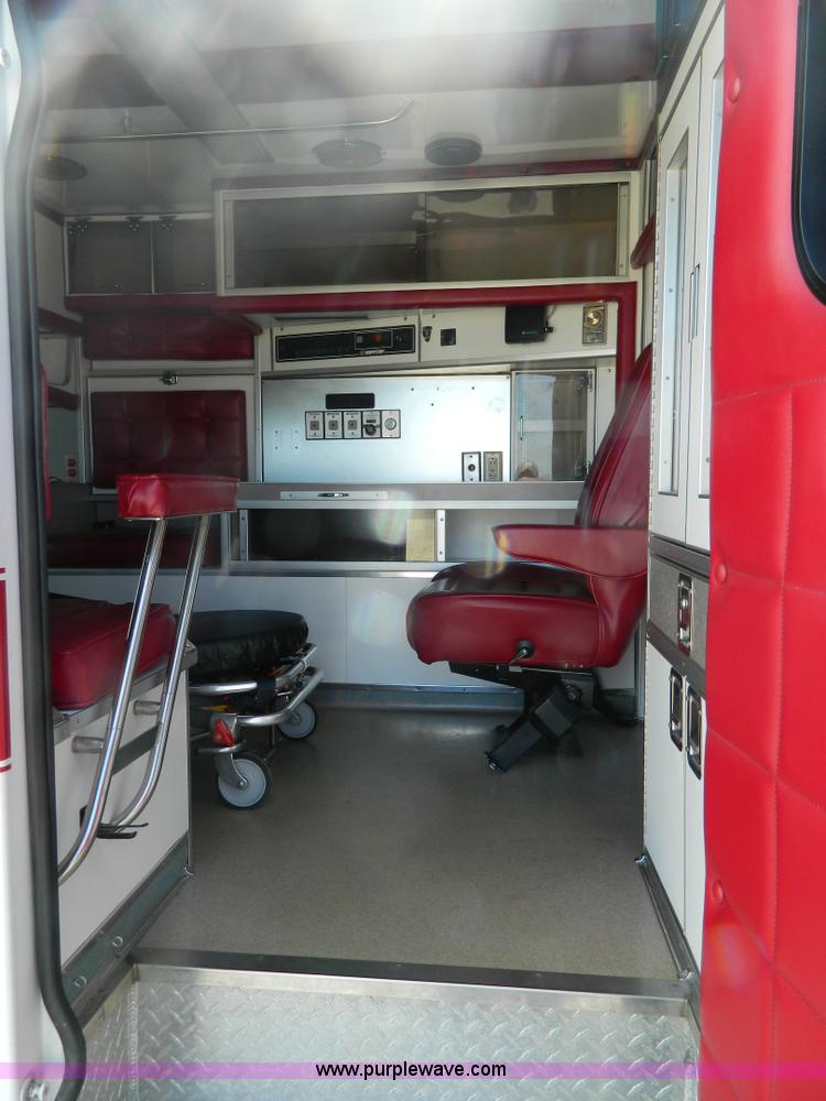 image for item K8186 1993 Ford Econoline E350 ambulance