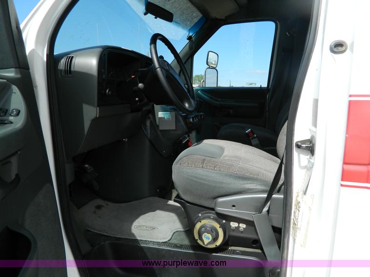 image for item K8186 1993 Ford Econoline E350 ambulance