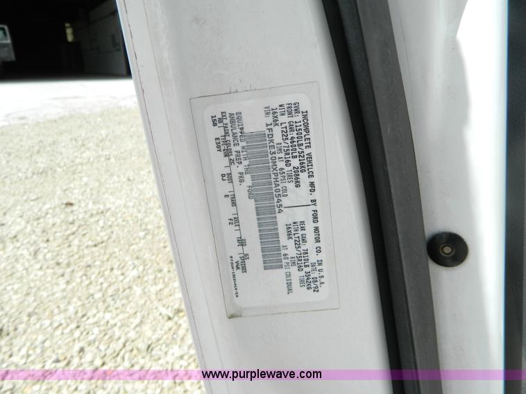 image for item K8186 1993 Ford Econoline E350 ambulance