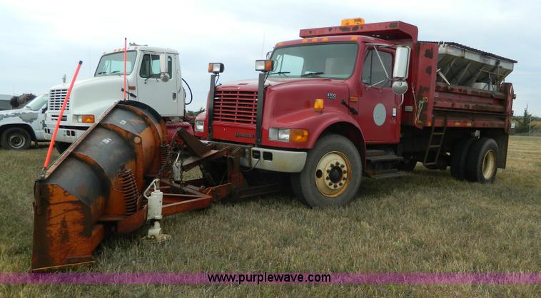 image for item K8198 2001 International 4700 dump truck