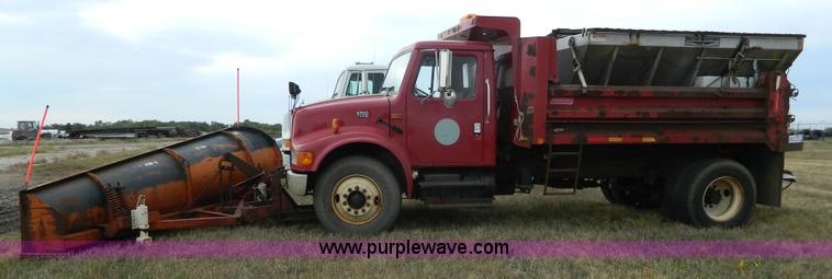 image for item K8198 2001 International 4700 dump truck