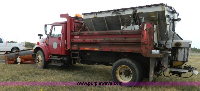 image for item K8198 2001 International 4700 dump truck