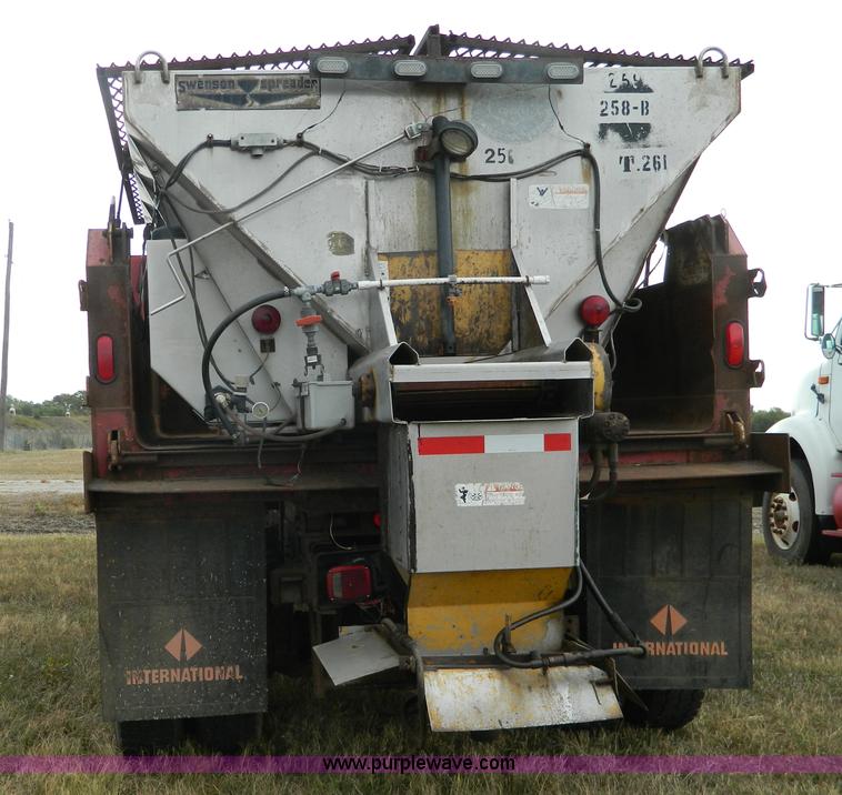 image for item K8198 2001 International 4700 dump truck