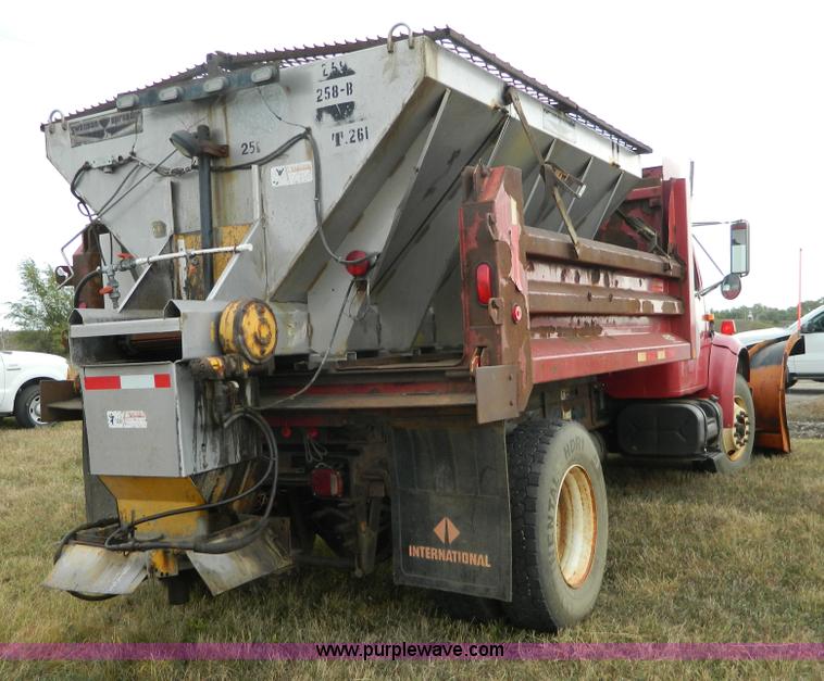 image for item K8198 2001 International 4700 dump truck