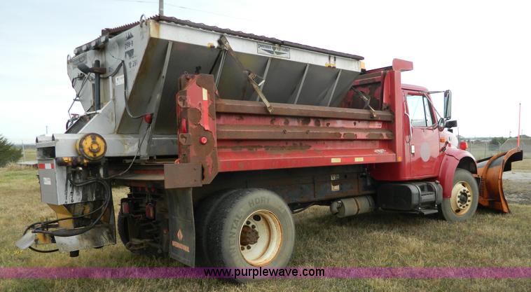 image for item K8198 2001 International 4700 dump truck