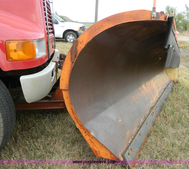 image for item K8198 2001 International 4700 dump truck