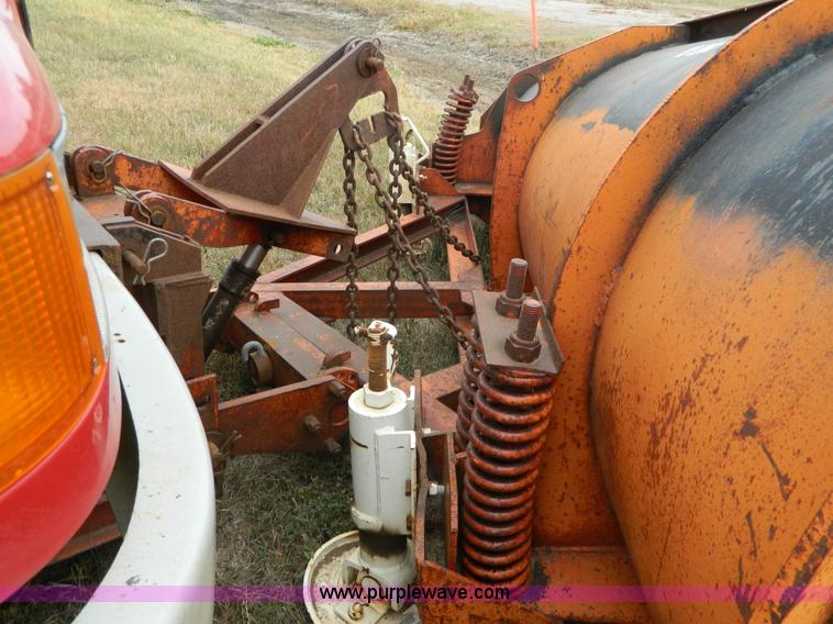 image for item K8198 2001 International 4700 dump truck