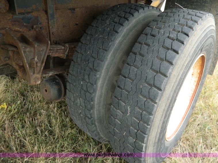 image for item K8198 2001 International 4700 dump truck