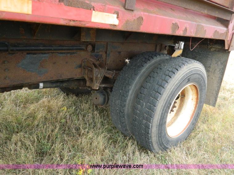 image for item K8198 2001 International 4700 dump truck