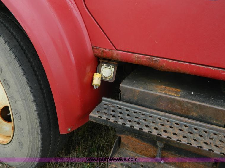 image for item K8198 2001 International 4700 dump truck